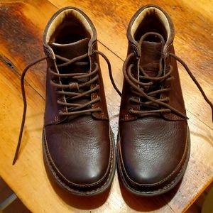 Mens leather Born boots size 8